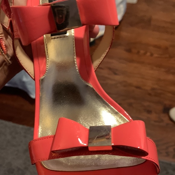 Worn one time very comfy with box and wrap - Picture 9 of 12